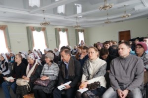 В собрании социальных работников храмов приняли участие активисты молодежного общества епархии