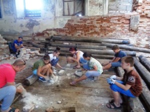 В селе Лох проходят добровольческие «субботники»