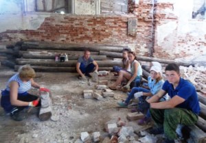 В селе Лох проходят добровольческие «субботники»