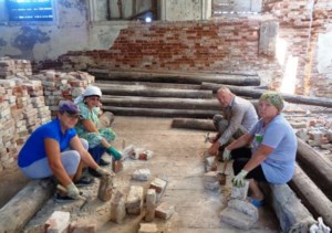 В селе Лох проходят добровольческие «субботники»