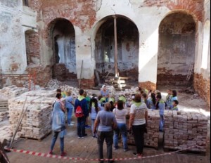 В селе Лох проходят добровольческие «субботники»