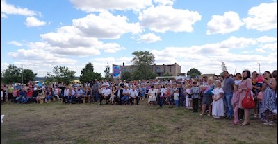 В селе Лох поздравили супружеские пары