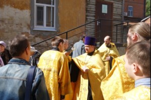 Освящены крест и купол храма в честь Страстей Господних (Киновия) г. Саратова
