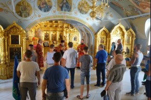Для военнослужащих и ветеранов ВДВ совершен молебен