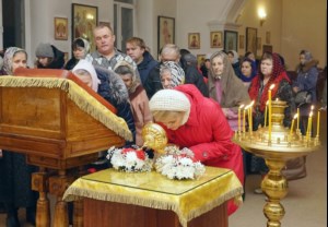 В храм в честь Рождества Христова г. Вольска доставлен ковчег с частицей святых мощей святителя Луки
