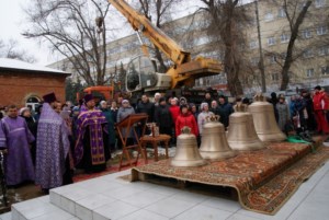Совершен чин освящения колоколов храма, строящегося в Октябрьском ущелье Саратова