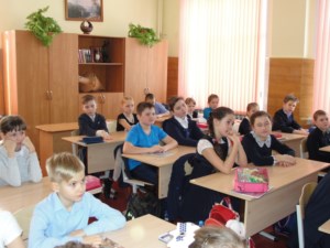 Священник рассказал школьникам об устройстве храма