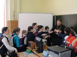 Священник рассказал школьникам об устройстве храма