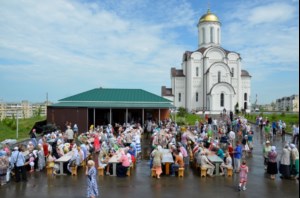 Крестный ход Балашов — Вавилов Дол прошел через Саратов