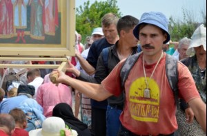 Крестный ход Балашов — Вавилов Дол прошел через Саратов