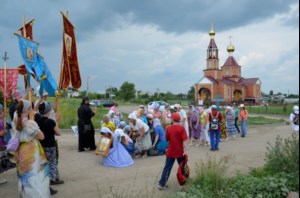 Крестный ход Балашов — Вавилов Дол прошел через Саратов