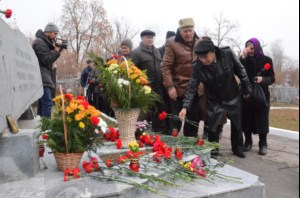 У мемориала жертвам политических репрессий совершена панихида