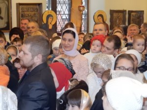 Серафимовский храм Саратова проводит Рождественские праздники