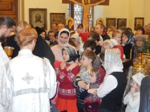 Серафимовский храм Саратова проводит Рождественские праздники