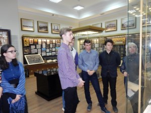 Студенты-теологи посетили Музей истории Саратовской митрополии