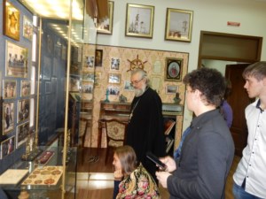Студенты-теологи посетили Музей истории Саратовской митрополии