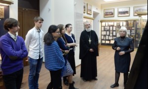 Студенты-теологи посетили Музей истории Саратовской митрополии
