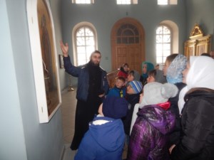 Школьники села Новодубровка посетили храмы Петровского благочиния
