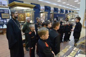 Саратовскую семинарию посетили учащиеся кадетской школы