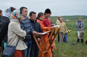 На кладбище в поселке Поливановка освящен и установлен Поклонный крест