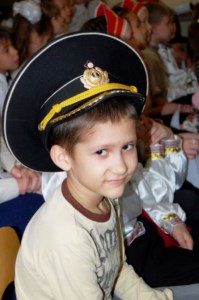 Воспитанники «Колоска» поздравили ветеранов с Днем Победы