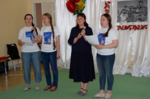 Воспитанники «Колоска» поздравили ветеранов с Днем Победы