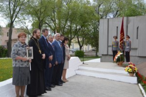 У мемориала заводчанам, погибшим в годы Великой Отечественной войны, впервые совершена заупокойная лития