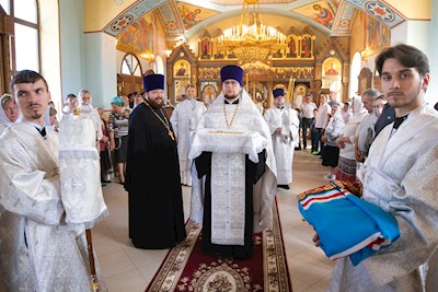 Митрополит Игнатий совершил всенощное бдение в Вознесенско-Пантелеимоновском храме с. Усть-Курдюм