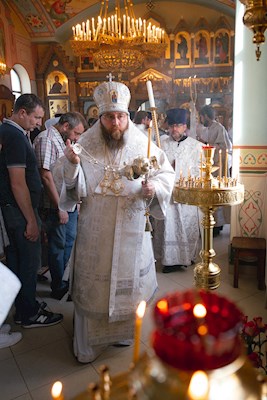 Митрополит Игнатий совершил всенощное бдение в Вознесенско-Пантелеимоновском храме с. Усть-Курдюм