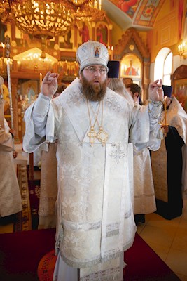 Митрополит Игнатий совершил всенощное бдение в Вознесенско-Пантелеимоновском храме с. Усть-Курдюм