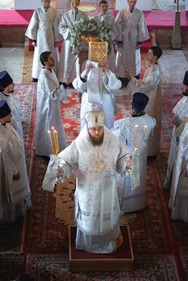 Митрополит Игнатий совершил Божественную литургию в храме Вознесения Господня г. Саратова