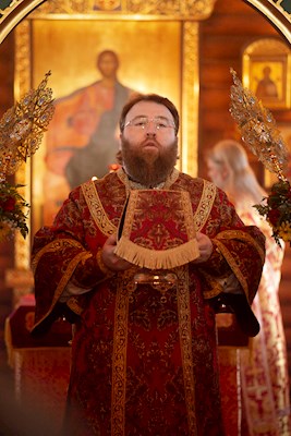 Митрополит Игнатий совершил Божественную литургию в Сретенском храме Саратова