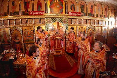 Митрополит Игнатий совершил Божественную литургию в Сретенском храме Саратова