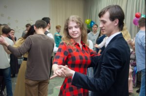 В Саратове прошла пасхальная молодежная вечерка