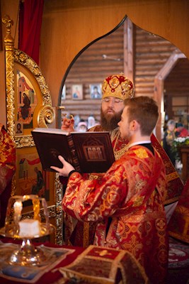 Митрополит Игнатий совершил Божественную литургию в Сретенском храме Саратова