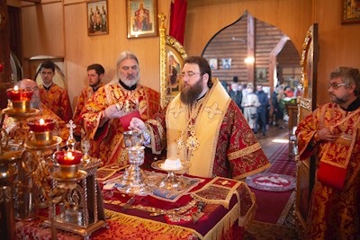 Митрополит Игнатий совершил Божественную литургию в Сретенском храме Саратова