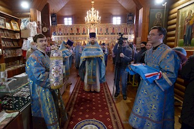 Митрополит Игнатий совершил Божественную литургию в храме в честь Сретения Господня г. Саратова