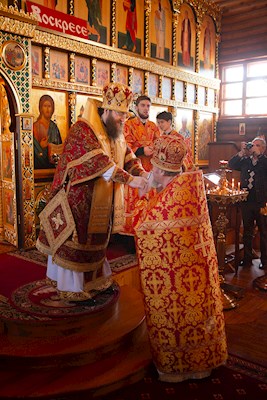 Митрополит Игнатий совершил Божественную литургию в Сретенском храме Саратова