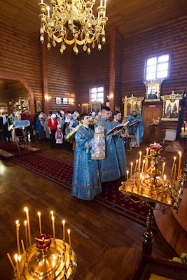Митрополит Игнатий совершил Божественную литургию в храме в честь Сретения Господня г. Саратова