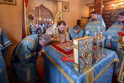 Митрополит Игнатий совершил Божественную литургию в храме в честь Сретения Господня г. Саратова