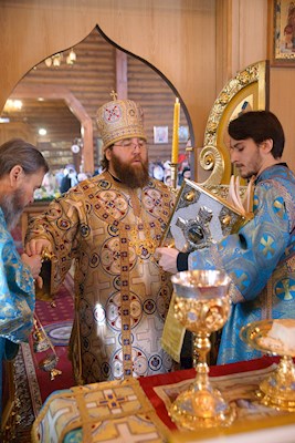 Митрополит Игнатий совершил Божественную литургию в храме в честь Сретения Господня г. Саратова