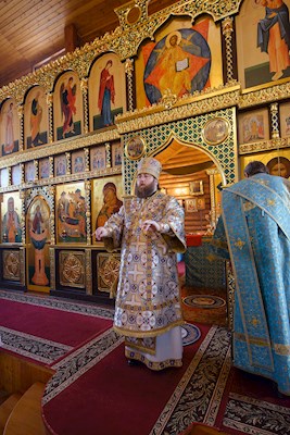Митрополит Игнатий совершил Божественную литургию в храме в честь Сретения Господня г. Саратова
