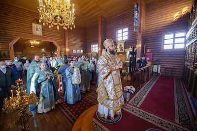 Митрополит Игнатий совершил Божественную литургию в храме в честь Сретения Господня г. Саратова