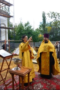 Совершено освящение крестов и куполов храма во имя апостола и евангелиста Иоанна Богослова г. Саратова