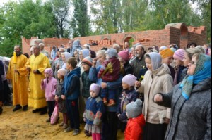 Совершено освящение крестов и куполов храма во имя апостола и евангелиста Иоанна Богослова г. Саратова