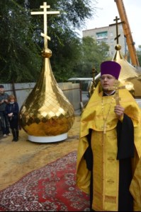 Совершено освящение крестов и куполов храма во имя апостола и евангелиста Иоанна Богослова г. Саратова
