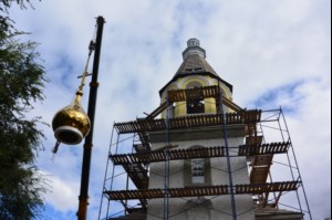 Совершено освящение крестов и куполов храма во имя апостола и евангелиста Иоанна Богослова г. Саратова