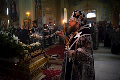 Митрополит Игнатий совершил утреню с чином погребения Спасителя в Покровском соборе г. Саратова