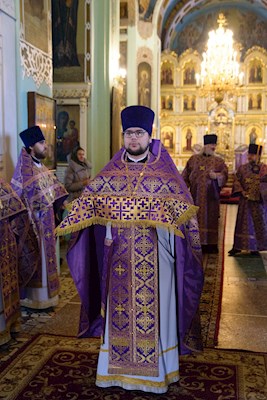 Митрополит Игнатий совершил Божественную литургию в Свято-Духовском соборе г. Саратова