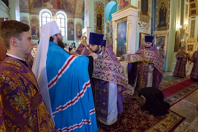 Митрополит Игнатий совершил Божественную литургию в Свято-Духовском соборе г. Саратова